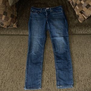 💙BNWOT LEVI 311 SKINNY JEANS IN MID WASH💙